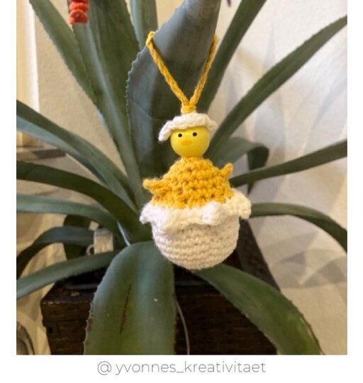 Crochet pattern: Chick in an eggshell