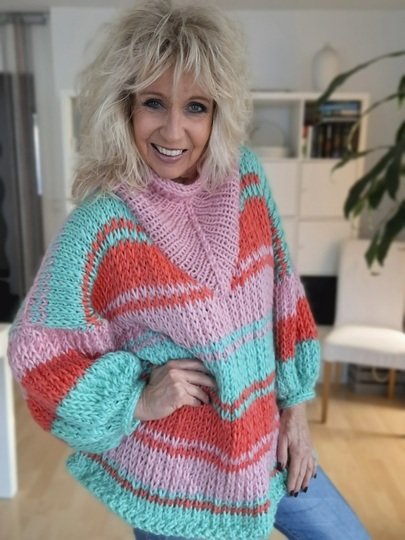 Namasti - Strickanleitung für Pullover mit V-Rollkragen
