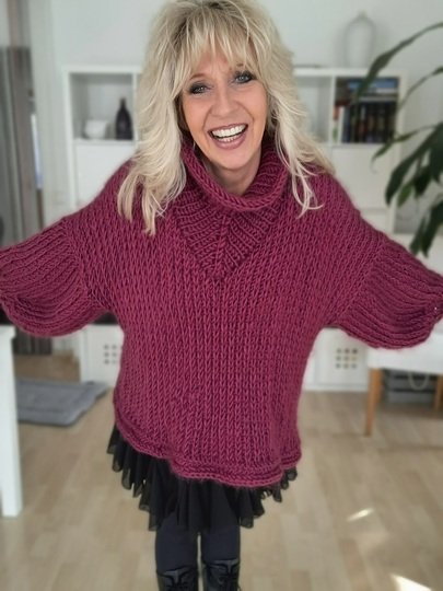 Namasti - Strickanleitung für Pullover mit V-Rollkragen