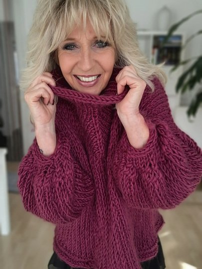 Namasti - Strickanleitung für Pullover mit V-Rollkragen