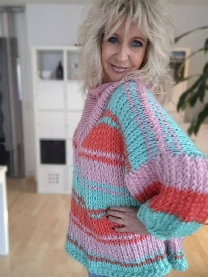 Namasti - Strickanleitung für Pullover mit V-Rollkragen