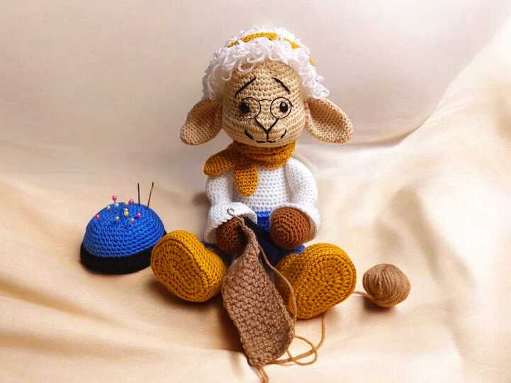 Häkelanleitung / Amigurumi / Helmi das Häkelschaf