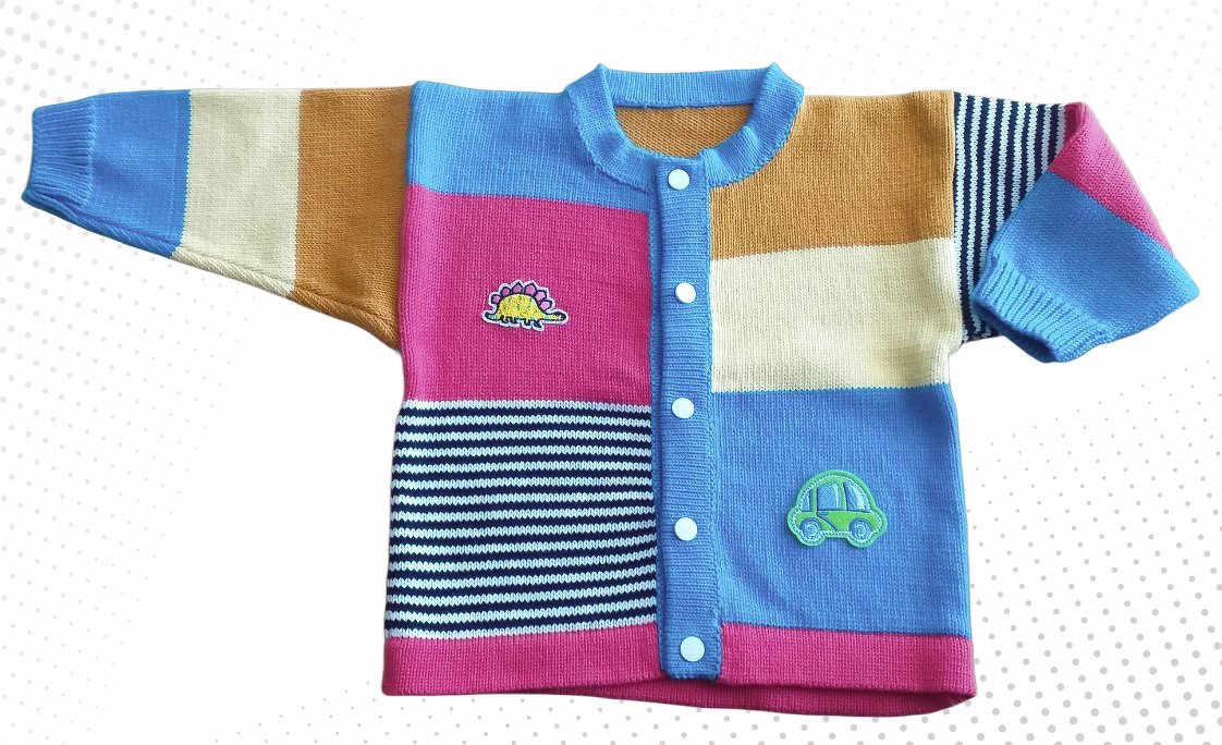 Bunte Baby-Strickjacke mit Knopfleiste, Dinosaurier- und Auto-Applikationen im Patchwork-Blockmuster