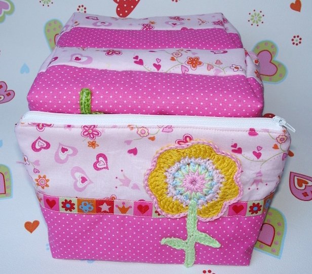 Crochet Pattern "Flower Field": hearts, rosettes, leaves, flowers with stem