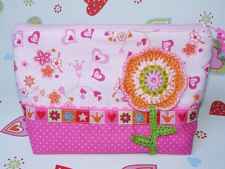 Crochet Pattern "Flower Field": hearts, rosettes, leaves, flowers with stem