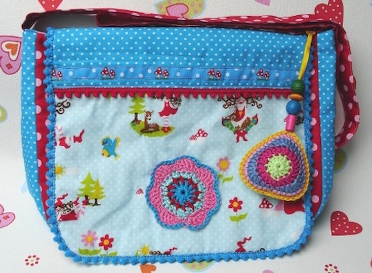 Crochet Pattern "Flower Field": hearts, rosettes, leaves, flowers with stem