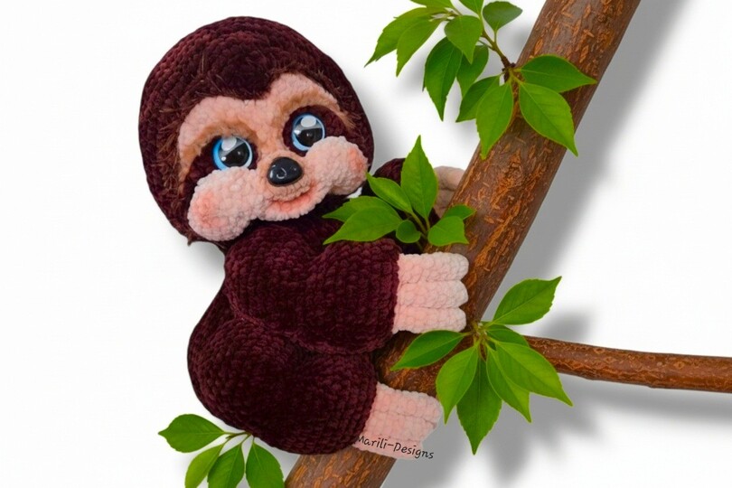 Crochet pattern for Fely the sloth