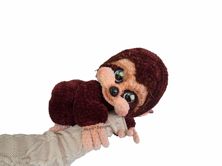 Crochet pattern for Fely the sloth