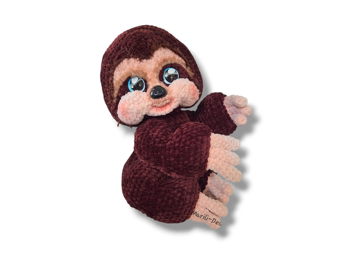 Crochet pattern for Fely the sloth