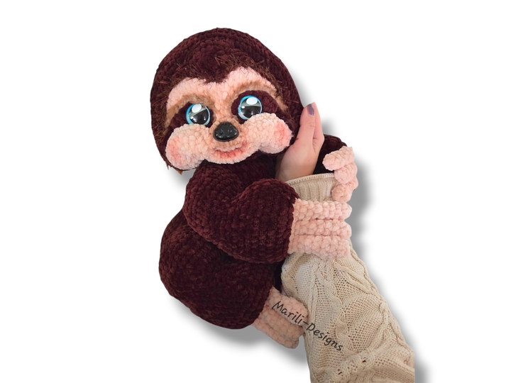 Crochet pattern for Fely the sloth