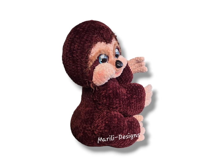 Crochet pattern for Fely the sloth