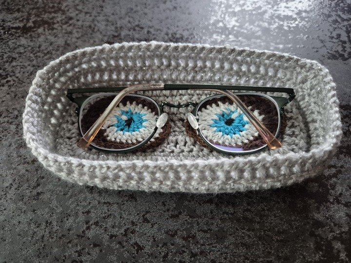 Witzige Brillen-Ablageschale mit Augen