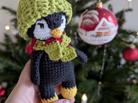 Anleitung Pinguin: süßer Winterfreund mit abnehmbarem Set (Mütze und Schal)