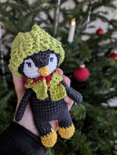 Anleitung Pinguin: süßer Winterfreund mit abnehmbarem Set (Mütze und Schal)