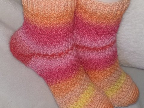 Häkelsocken Elli mit Bumerang-Ferse für alle Größen, mit jedem Garn