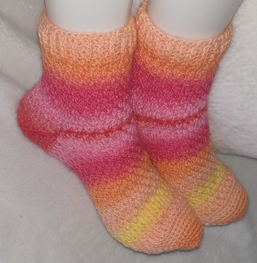 Häkelsocken Elli mit Bumerang-Ferse für alle Größen, mit jedem Garn