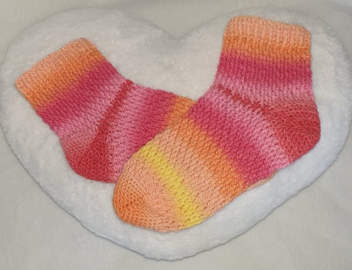 Häkelsocken Elli mit Bumerang-Ferse für alle Größen, mit jedem Garn