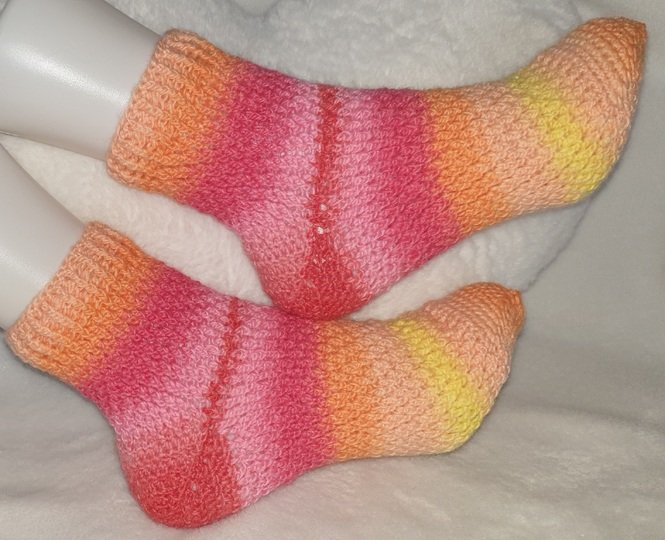 Häkelsocken Elli mit Bumerang-Ferse für alle Größen, mit jedem Garn