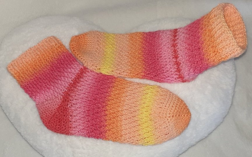Häkelsocken Elli mit Bumerang-Ferse für alle Größen, mit jedem Garn