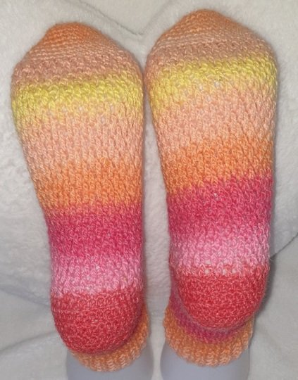 Häkelsocken Elli mit Bumerang-Ferse für alle Größen, mit jedem Garn