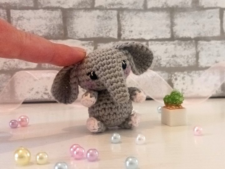 Adorable Mini Elephant – Amigurumi Crochet Pattern