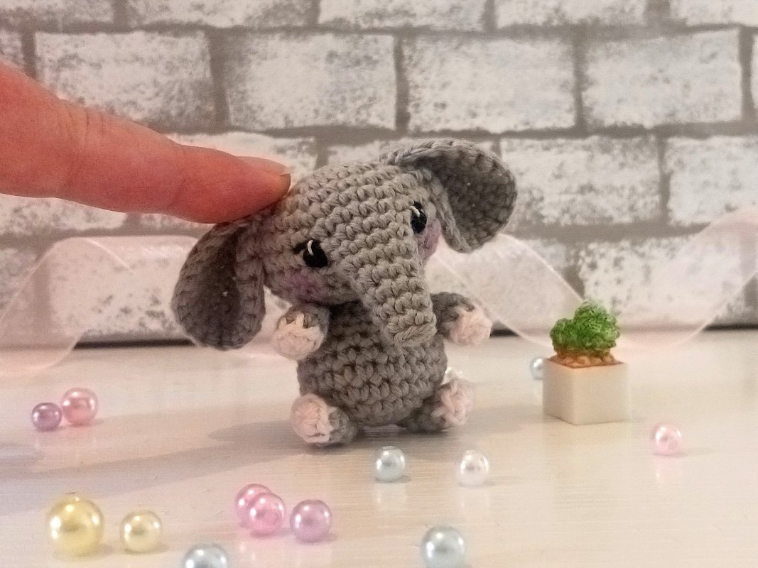 Adorable Mini Elephant – Amigurumi Crochet Pattern