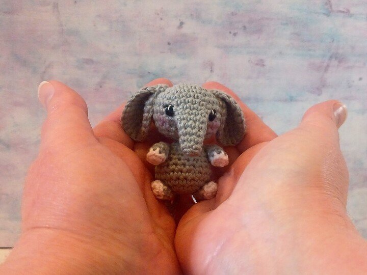 Adorable Mini Elephant – Amigurumi Crochet Pattern