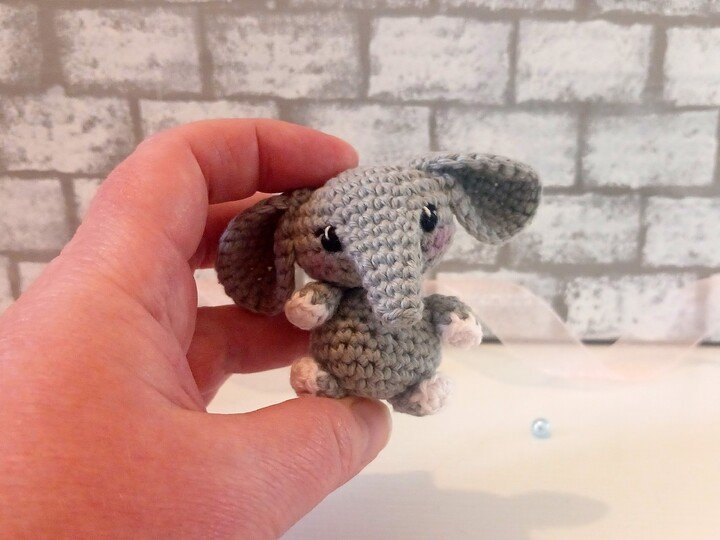Adorable Mini Elephant – Amigurumi Crochet Pattern
