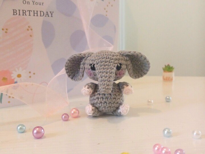Adorable Mini Elephant – Amigurumi Crochet Pattern