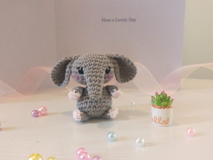 Niedlicher Mini-Elefant zum Verlieben – Amigurumi Häkelanleitung