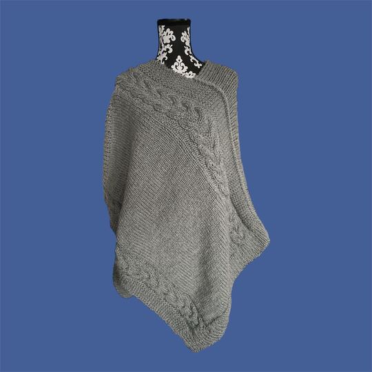 Strickanleitung Strickponcho mit doppeltem Zopfmuster