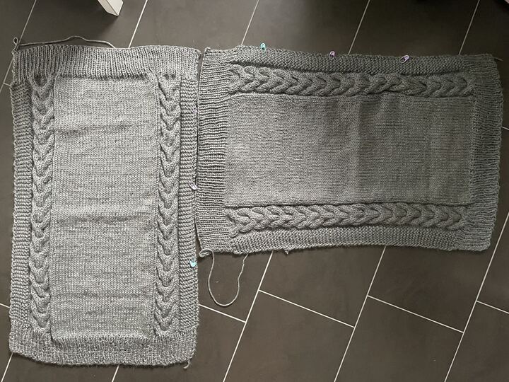 Strickanleitung Strickponcho mit doppeltem Zopfmuster