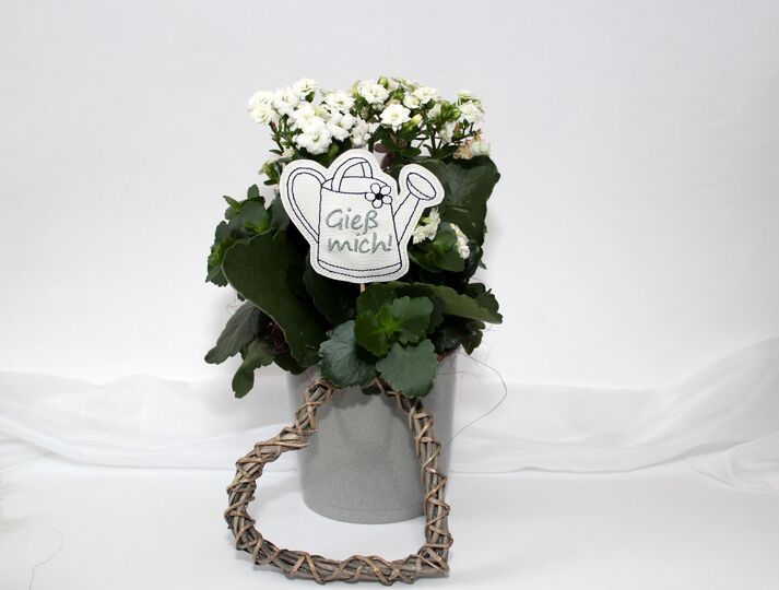 Stickdatei ITH Gieß mich Kanne Blumenstecker