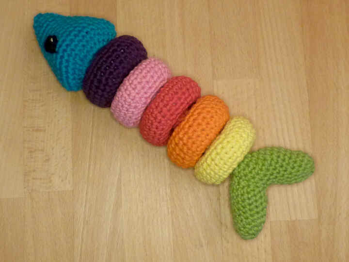 Häkelanleitung Steckspiel Fisch, Motorikspielzeug für Kleinkinder