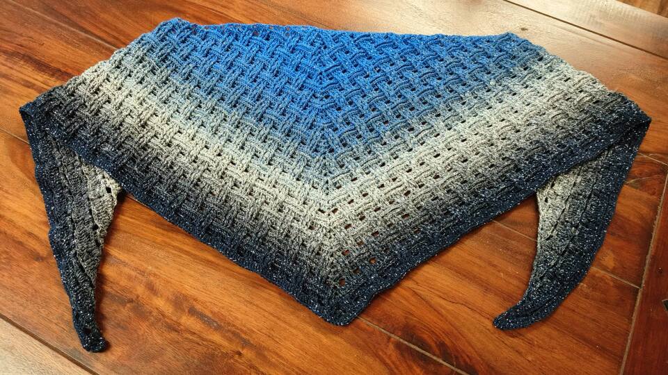 Crochet Pattern Flat Triangular Scarf "Diopatra"