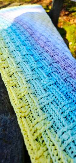 Crochet Pattern Flat Triangular Scarf "Diopatra"