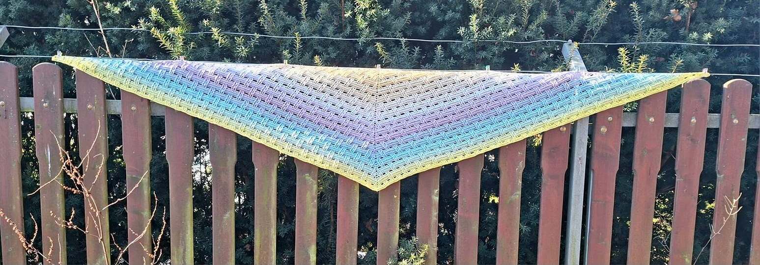 Crochet Pattern Flat Triangular Scarf "Diopatra"