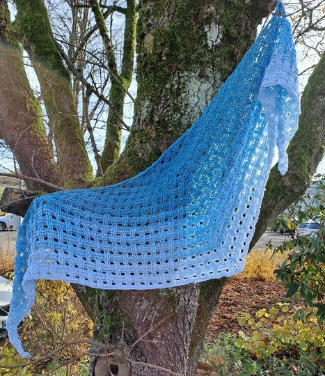 Crochet Pattern Flat Triangular Scarf "Diopatra"