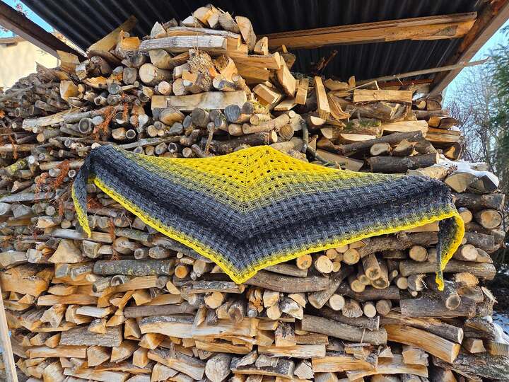 Crochet Pattern Flat Triangular Scarf "Diopatra"