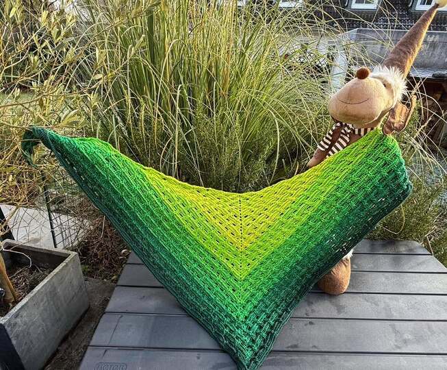 Crochet Pattern Triangular Scarf "Diomede"