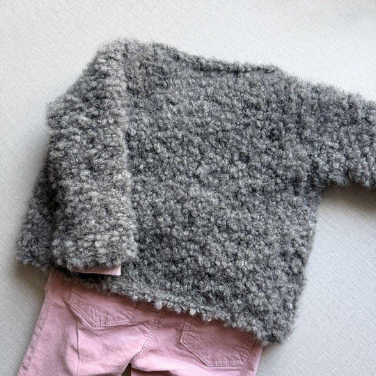 Kinderjacke Samira – Strickanleitung für eine Bouclé-Jacke (Gr. 62–98)