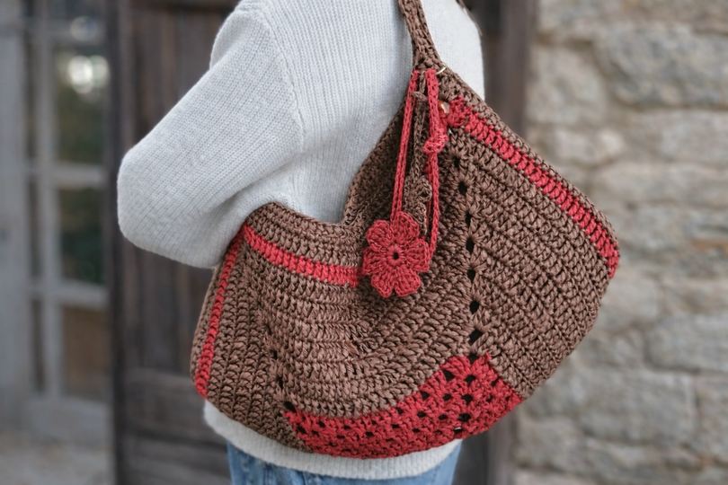 T31 Häkelanleitung für eine sommerliche Umhängetasche aus Raffia. Bastgarn