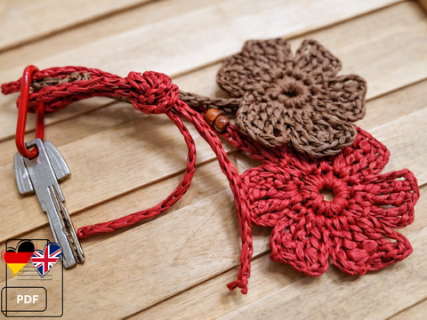 B1 Häkelanleitung, Anhänger und Schlüsselanhänger aus Raffia in Blumenfom