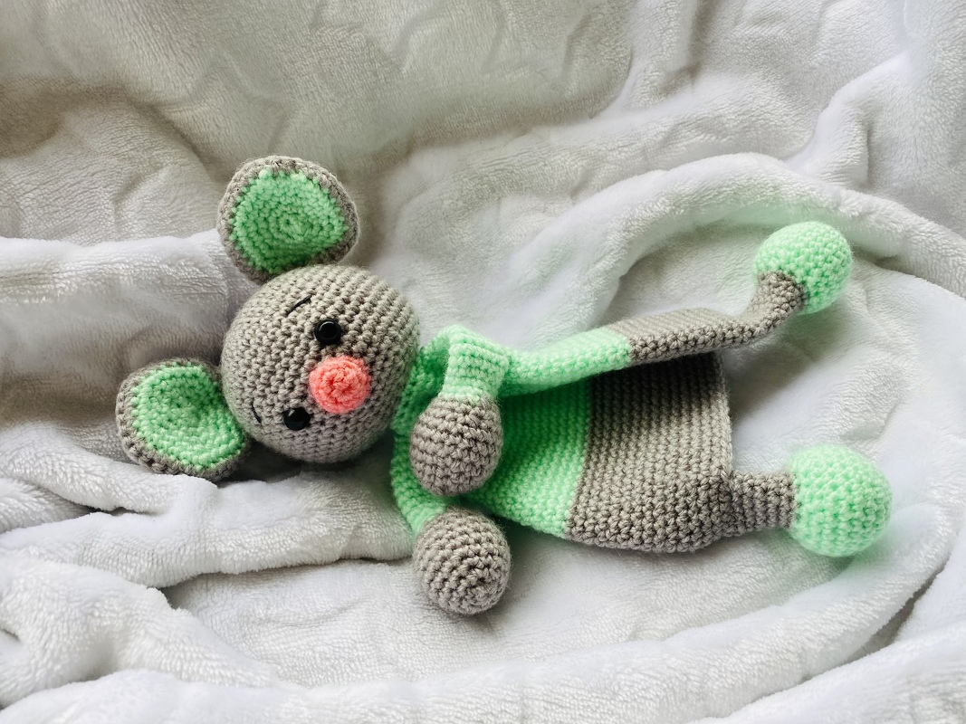 Hugging Mouse,Crochet Pattern, comforter mouse - Image 7