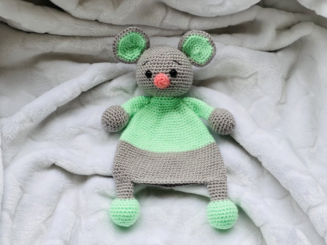 Hugging Mouse,Crochet Pattern, comforter mouse - Image 5