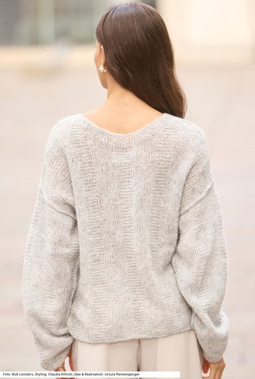 Pullover mit außenliegenden Nähten