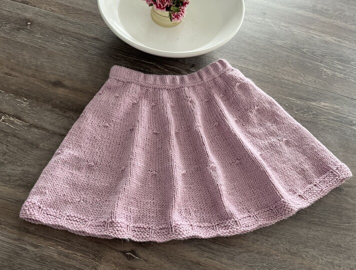 Winterrock für Mädchen – Strickanleitung Gr. 2–8 Jahre