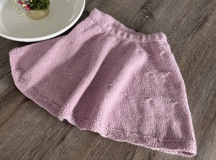 Winterrock für Mädchen – Strickanleitung Gr. 2–8 Jahre