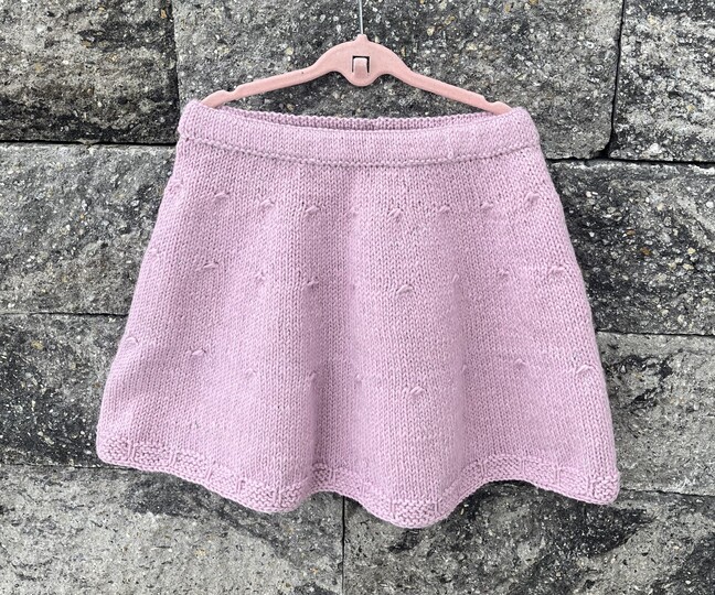 Winterrock für Mädchen – Strickanleitung Gr. 2–8 Jahre