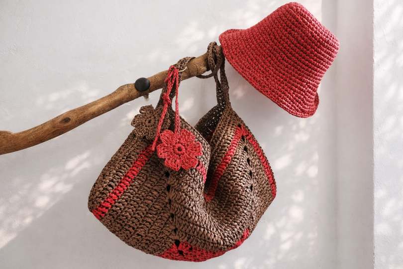 Set aus 3 Häkelanleitungen aus Raffia: Sommertasche, Hut, Taschenanhänger